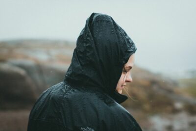 Run The Rain, la veste qui change de couleur sous la pluie : tendance Instagram ou vrai vêtement de pluie ?